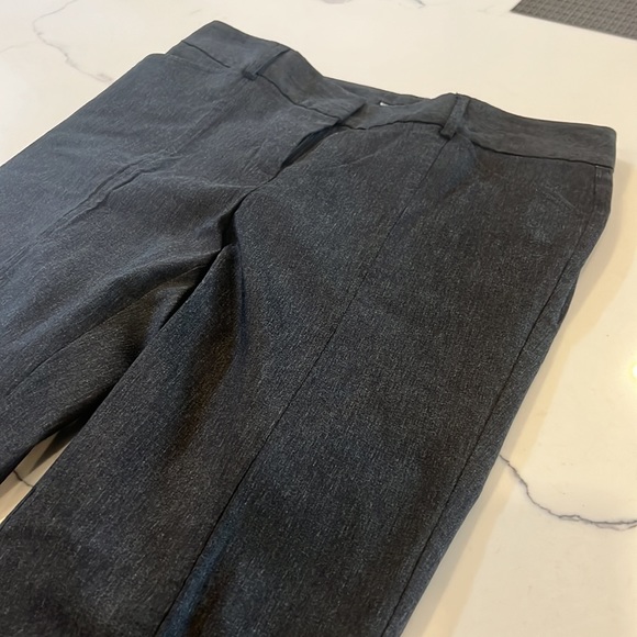 Liz Claiborne - Picture 3 of 6